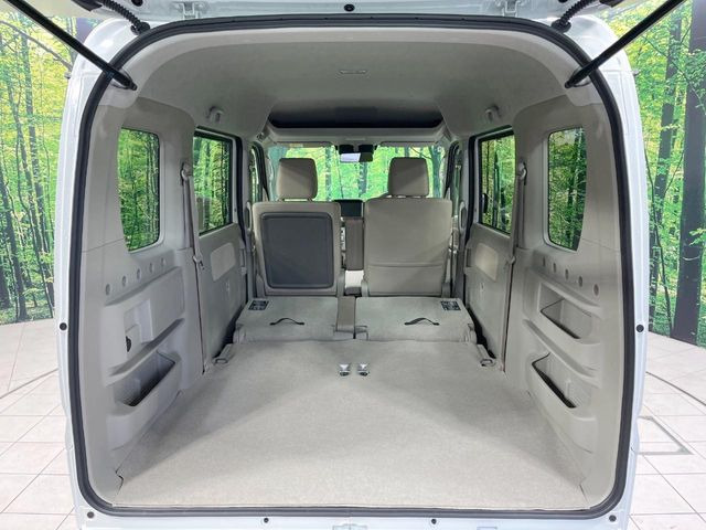 普段のお買い物や通勤、送迎等に十分な荷室スペースを確保しております。セカンドシートを倒すと、大きな荷物の積載も可能です♪