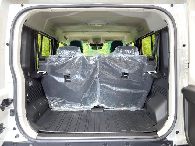 ���i�̂���������ʋ΁A���}���ɏ\���ȉ׎��X�y�[�X���m�ۂ��Ă���܂��B�Z�J���h�V�[�g��|���ƁA�傫�ȉו��̐ύڂ��\�ł���