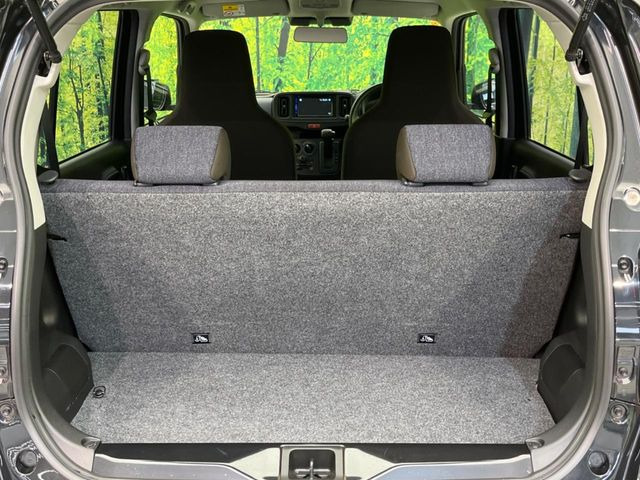 ���i�̂���������ʋ΁A���}���ɏ\���ȉ׎��X�y�[�X���m�ۂ��Ă���܂��B�Z�J���h�V�[�g��|���ƁA�傫�ȉו��̐ύڂ��\�ł���