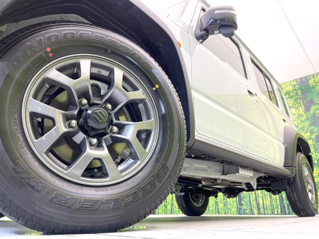 �y����15�C���`�A���~�z�C�[���z�O�ςɃ}�b�`���������A���~�z�C�[���𑕒����Ă���܂��B�e��ЊO�A���~�z�C�[����A�X�^�b�h���X�^�C�����戵�����Ă���܂��B���񂲑��k����������