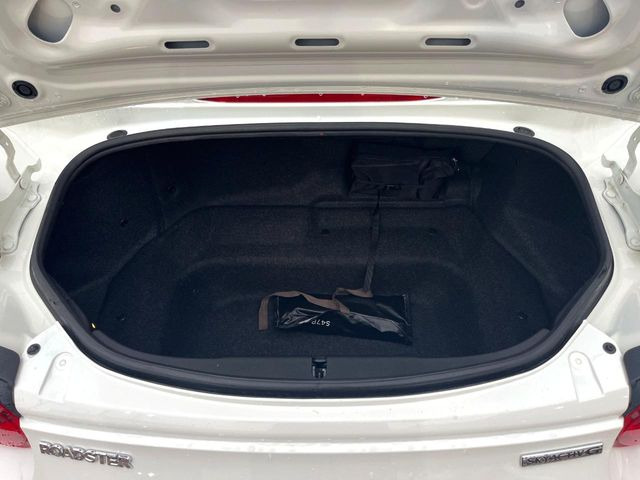 普段のお買い物や通勤、送迎等に十分な荷室スペースを確保しております。