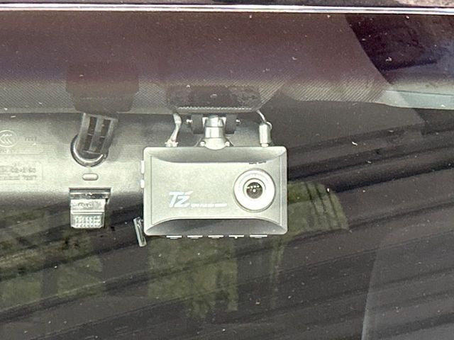 【ドライブレコーダー】安心・安全なカーライフに必須のドライブレコーダーを装備!走行中はもちろん、あおり運転や事故に遭遇した際の状況も映像で記録し、万一のリスクに備えます。