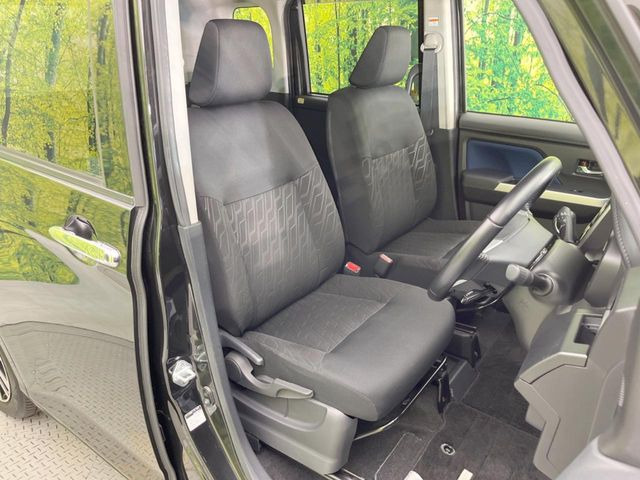 運転席シート廻りは使用感も少なく、良好な状態となっています。前オーナー様が丁寧に使っていたことがよくわかりますね。