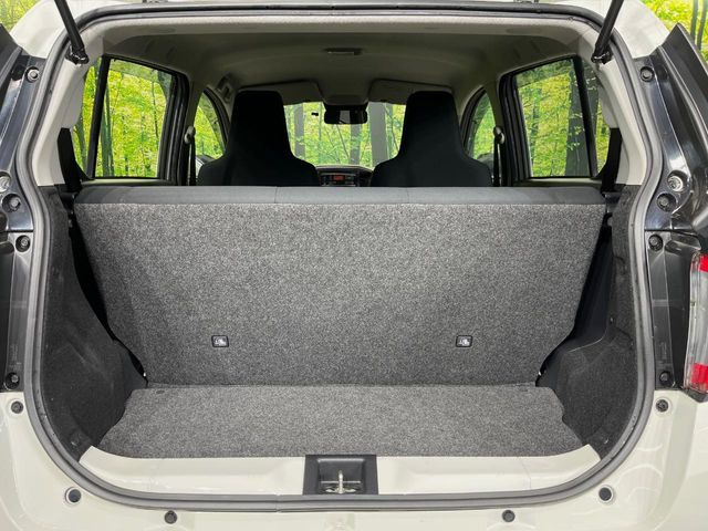 ���i�̂���������ʋ΁A���}���ɏ\���ȉ׎��X�y�[�X���m�ۂ��Ă���܂��B�Z�J���h�V�[�g��|���ƁA�傫�ȉו��̐ύڂ��\�ł���