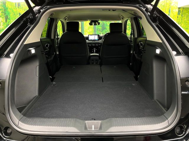 積み下ろしのしやすいデッキにはたっぷりと荷物を積み込んでいただけます。遊びから仕事まで、様々なシーンで頼れます♪