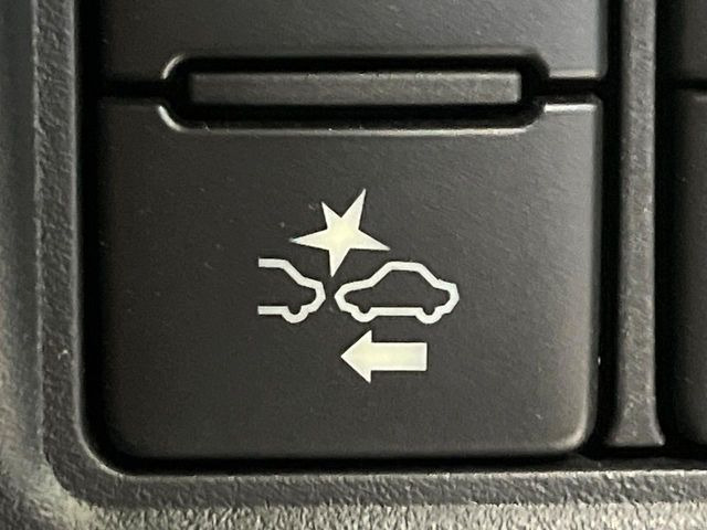 �y�g���^�Z�[�t�e�B�Z���X�z���s���ɑO���̎ԗ�����F�����A�Փ˂������Ȏ��͌x��ƃu���[�L�ŏՓˉ���Ɣ�Q�y�����A�V�X�g�B�����S�Ƀh���C�u�����y���݂��������܂��B