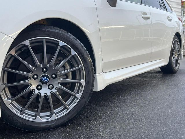 �y����18�C���`�A���~�z�C�[���z�O�ςɃ}�b�`���������A���~�z�C�[���𑕒����Ă���܂��B�e��ЊO�A���~�z�C�[����A�X�^�b�h���X�^�C�����戵�����Ă���܂��B���񂲑��k����������