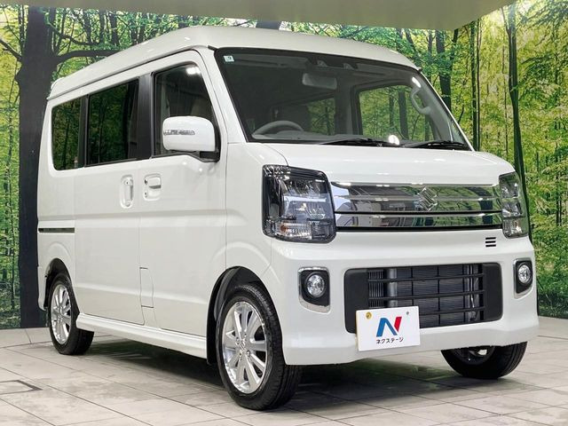 高透明度のガラス皮膜で撥水はもちろん、上質なツヤ・光沢を実現。紫外線や酸性雨から大切な愛車を保護し、色あせ・劣化を防止。「弾スプラッシュコート」、「弾プリミッサコート」からお選びいただけます。