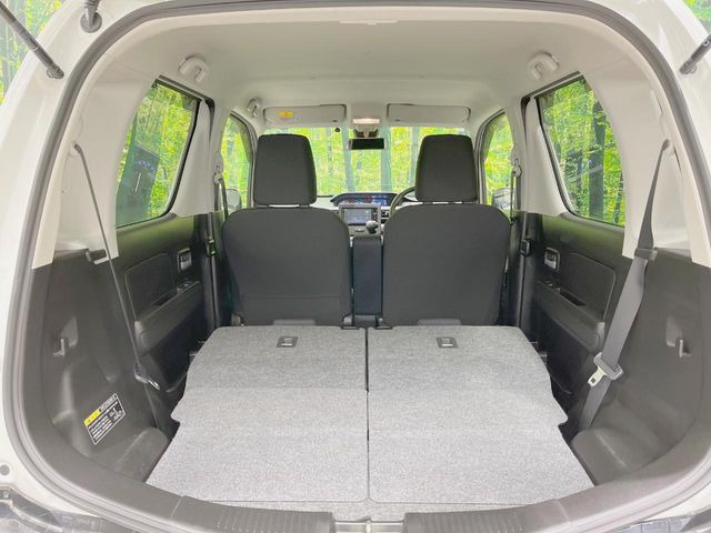 ���i�̂���������ʋ΁A���}���ɏ\���ȉ׎��X�y�[�X���m�ۂ��Ă���܂��B�Z�J���h�V�[�g��|���ƁA�傫�ȉו��̐ύڂ��\�ł���