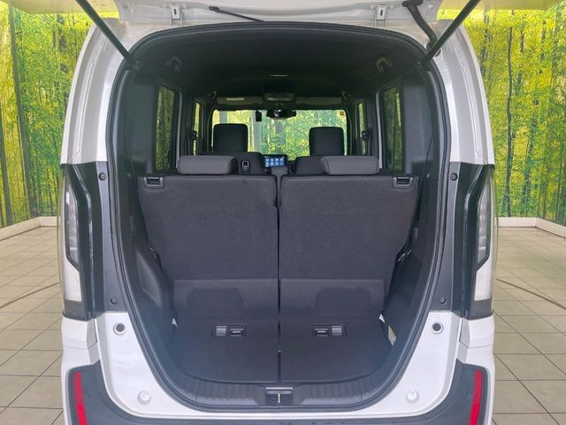 普段のお買い物や通勤、送迎等に十分な荷室スペースを確保しております。セカンドシートを倒すと、大きな荷物の積載も可能です♪