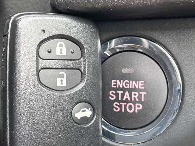 �y�A�N�Z�X�L�[&�v�b�V���X�^�[�g�z�J�o����|�P�b�g�ɓ��ꂽ�܂܂ł��h�A�̎{���E�������\�ȃX�}�[�g�L�[�𑕔��B�G���W���̃I���E�I�t�����J�M�����o���K�v�������A�{�^�����v�b�V�����邾����OK��