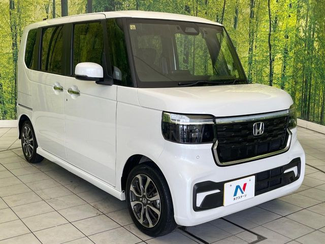 高透明度のガラス皮膜で撥水はもちろん、上質なツヤ・光沢を実現。紫外線や酸性雨から大切な愛車を保護し、色あせ・劣化を防止。「弾スプラッシュコート」、「弾プリミッサコート」からお選びいただけます。