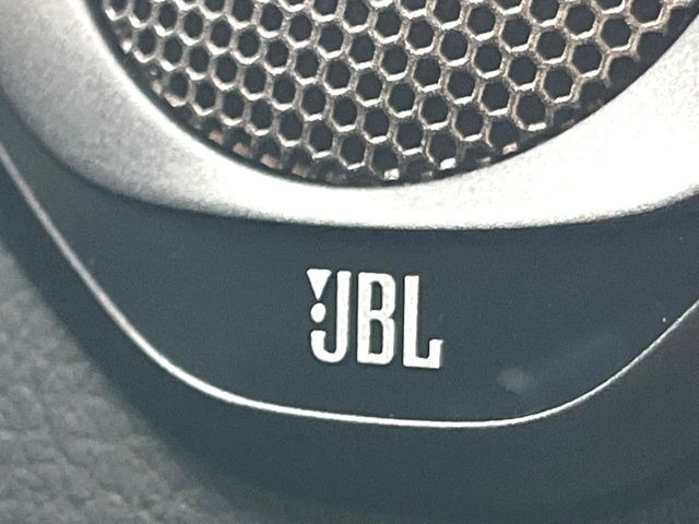 �yJBL�T�E���h�V�X�e���z���[�J�[�I�v�V�����̍��i�ʃT�E���h�V�X�e���𓋍ځB��p�̃`���[�j���O���{���ꂽ�召�l�X�ȃX�s�[�J�[����ǎ��ȃT�E���h���t�ł��A�Տꊴ���ӂ�鉹����Ԃ����o���܂��B