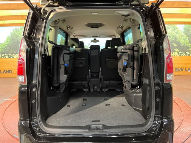 ���i�̂���������ʋ΁A���}���ɏ\���ȉ׎��X�y�[�X���m�ۂ��Ă���܂��B�Z�J���h�V�[�g��|���ƁA�傫�ȉו��̐ύڂ��\�ł���