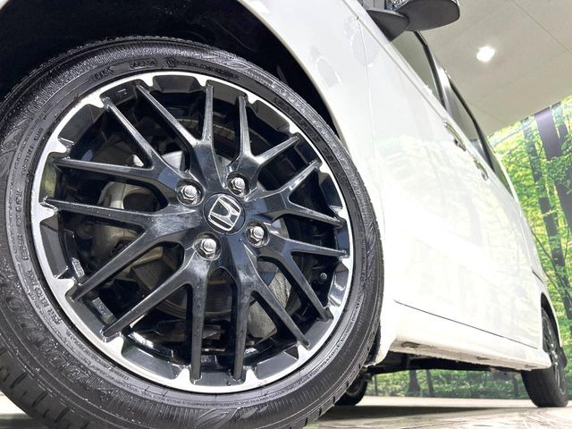 �y����15�C���`�A���~�z�C�[���z�O�ςɃ}�b�`���������A���~�z�C�[���𑕒����Ă���܂��B�e��ЊO�A���~�z�C�[����A�X�^�b�h���X�^�C�����戵�����Ă���܂��B���񂲑��k����������