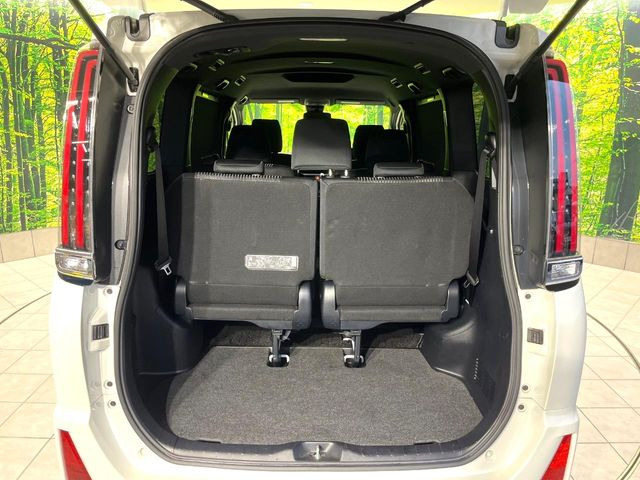 ���i�̂���������ʋ΁A���}���ɏ\���ȉ׎��X�y�[�X���m�ۂ��Ă���܂��B�Z�J���h�V�[�g��|���ƁA�傫�ȉו��̐ύڂ��\�ł���