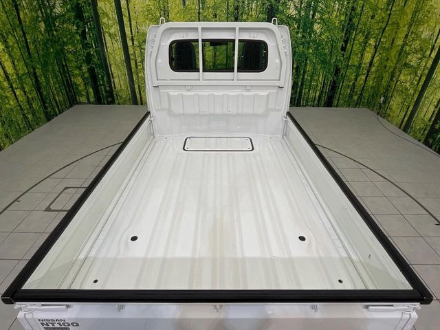 積み下ろしのしやすいデッキにはたっぷりと荷物を積み込んでいただけます。遊びから仕事まで、様々なシーンで頼れます♪