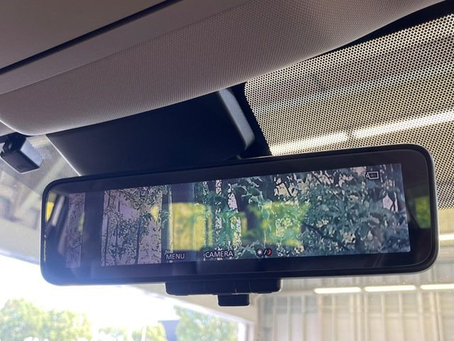 �y�C���e���W�F���g���[���~���[�z������L�����n����ԑ̌㕔�ɃJ��������t���A���[���~���[���̃��j�^�[�ɕ\�����܂��B�l�X�Ȋ��ŃN���A�Ȍ�����E���m�ہB���S���ĉ^�]���邱�Ƃ��ł��܂��B