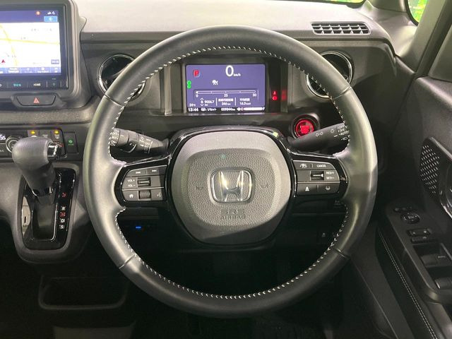 【アダプティブクルーズコントロール】高速道路での長距離走行が楽に!!自動で速度を保つクルーズコントロールが、衝突軽減システムと連携し、前方の車両を感知して車間を保つように速度調節してくれます!!