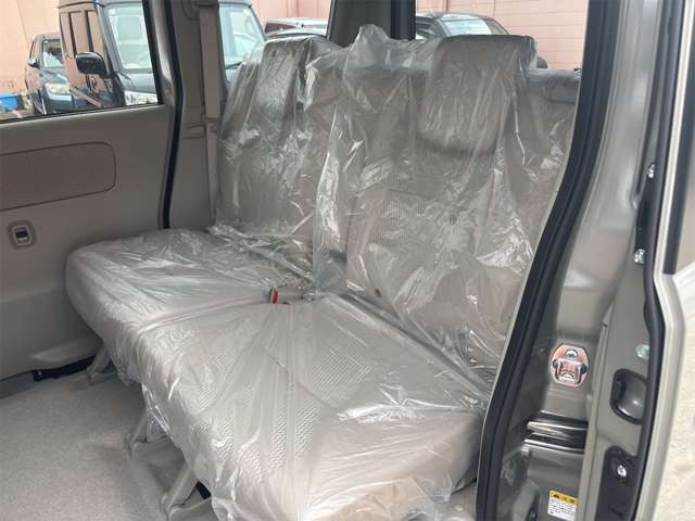 リヤシートスライド&リクライニングできます