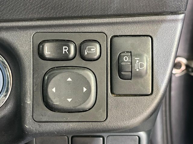 �y�d���i�[�~���[�z�T�C�h�~���[�͓d���i�[���ƂȂ��Ă���A�������ԏ�ł��L�Y�������X�N��}�����܂��B