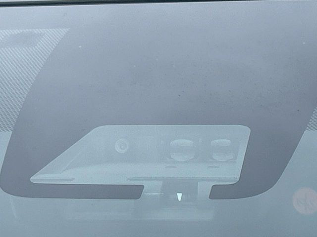 【トヨタセーフティセンス】走行中に前方の車両等を認識し、衝突しそうな時は警報とブレーキで衝突回避と被害軽減をアシスト。より安全にドライブをお楽しみいただけます。