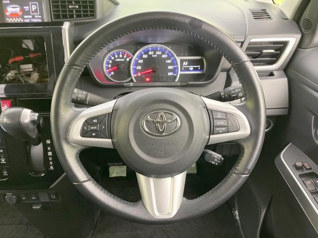 ステアリングも使用感が少なく、きれいな状態となっております♪