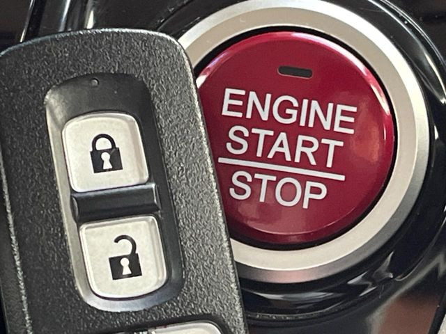 �yHonda�X�}�[�g�L�[�z�J�o����|�P�b�g�ɓ��ꂽ�܂܂ł��h�A�̎{���E�������\�ȃX�}�[�g�L�[�𑕔��B�G���W���̃I���E�I�t�����J�M�����o���K�v����������Ƃ��Ă��֗��ł���