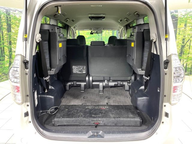 ���i�̂���������ʋ΁A���}���ɏ\���ȉ׎��X�y�[�X���m�ۂ��Ă���܂��B�Z�J���h�V�[�g��|���ƁA�傫�ȉו��̐ύڂ��\�ł���