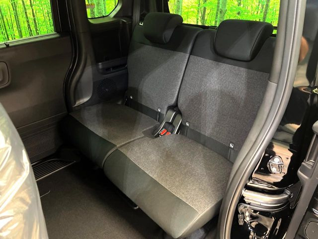 高品質なオリジナルフロアマットもオプションにてご用意しております。お好きなデザインやカラーをお車に合わせて選んでいただくことができます♪