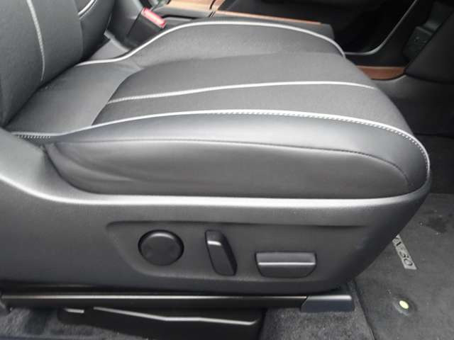 �^�]�Ȃɂ̓������[�@�\�t���p���[�V�[�g���t���Ă��܂��̂ł����g�ɂɂ��킹�ăh���C�r���O�|�W�V���������߂��܂��B