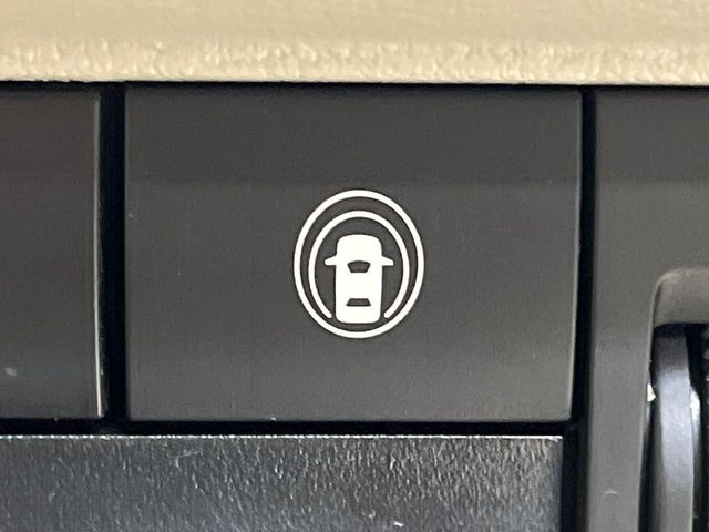 【インテリジェントエマージェンシーブレーキ】フロントカメラで前方の車両や歩行者を検知。衝突しそうな時は衝突被害軽減ブレーキが作動、衝突回避をサポート。より安全にドライブをお楽しみいただけます。