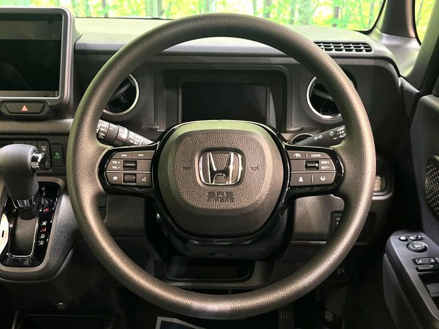 ステアリングも使用感が少なく、きれいな状態となっております♪