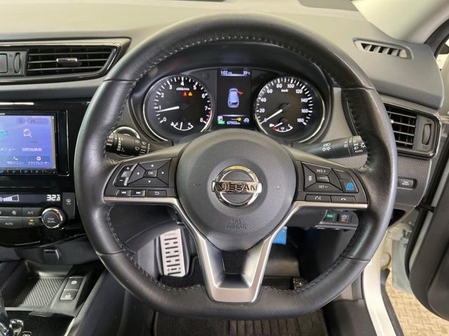 �y�C���e���W�F���g�G�}�[�W�F���V�[�u���[�L�z���s���ɑO���̎ԗ��ƕ��s�҂�F���B�Փ˂̊댯�������Ɣ��f�����ꍇ�Ɍx���ً}�u���[�L�ŏՓˉ����Փˎ��̔�Q�y�����x�����܂��B