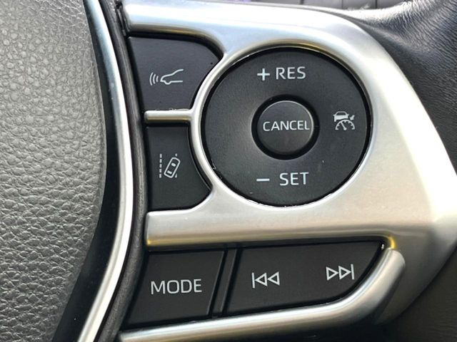 【レーダークルーズコントロール】高速道路での長距離走行が楽に!!自動で速度を保つクルーズコントロールが、衝突軽減システムと連携し、前方の車両を感知して車間を保つように速度調節してくれます!!