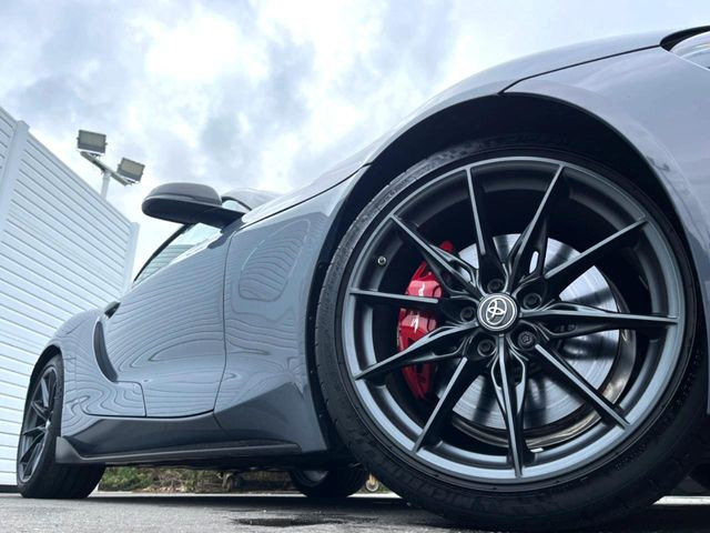 �y����19�C���`�A���~�z�C�[���z�O�ςɃ}�b�`���������A���~�z�C�[���𑕒����Ă���܂��B�e��ЊO�A���~�z�C�[����A�X�^�b�h���X�^�C�����戵�����Ă���܂��B���񂲑��k����������