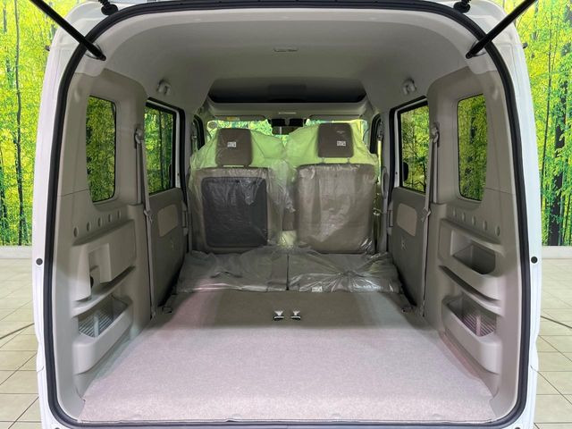 ���i�̂���������ʋ΁A���}���ɏ\���ȉ׎��X�y�[�X���m�ۂ��Ă���܂��B�Z�J���h�V�[�g��|���ƁA�傫�ȉו��̐ύڂ��\�ł���