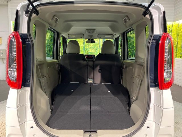 後席を格納すると、これだけの広さが!シーンに合わせたシートアレンジで、大きな荷物も積むことが出来ます♪