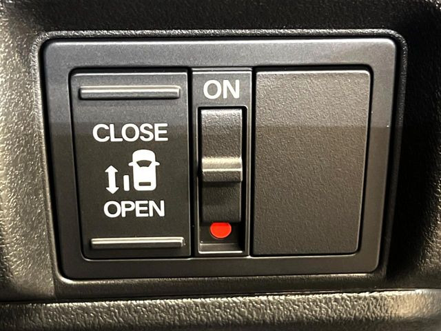 【パワースライドドア】スマートキーや運転席のスイッチでスライドドアの開閉が可能♪電動だから力を入れてドアを開ける必要が無く、小さいお子様でも、重い荷物を持っている時もラクに開け閉めできます♪