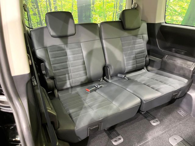 3列目シートはもちろん状態良好☆大人でもゆったりと座って頂けますので、大人数でのお出かけもラクラクです♪ご家族で、気の知れた仲間で、ドライブに行くのが楽しみですね♪