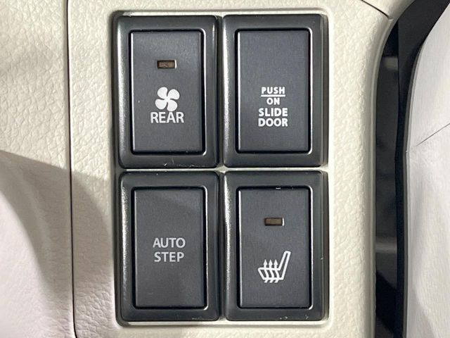 【シートヒーター】寒い日に重宝するシートヒーター!エアコンより早く温まってくれるので寒がりの人も安心ですね♪エアコンの温風は乾燥するから苦手、という方にもをおすすめです。