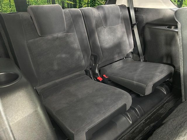 3列目シートはもちろん状態良好☆大人でもゆったりと座って頂けますので、大人数でのお出かけもラクラクです♪ご家族で、気の知れた仲間で、ドライブに行くのが楽しみですね♪