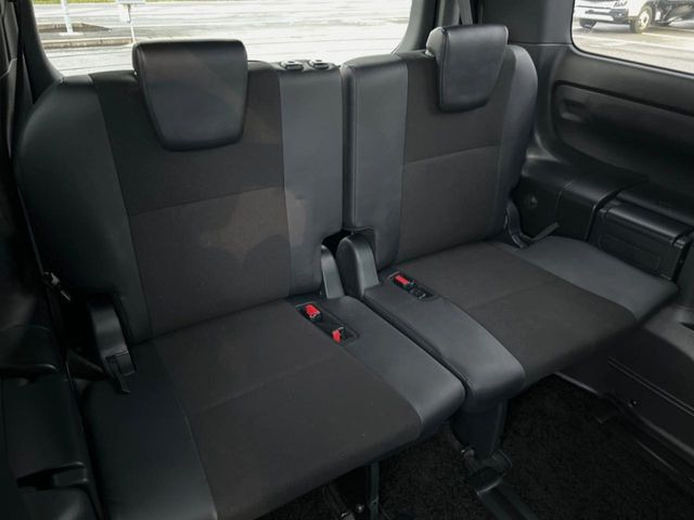 3列目シートはもちろん状態良好☆大人でもゆったりと座って頂けますので、大人数でのお出かけもラクラクです♪ご家族で、気の知れた仲間で、ドライブに行くのが楽しみですね♪