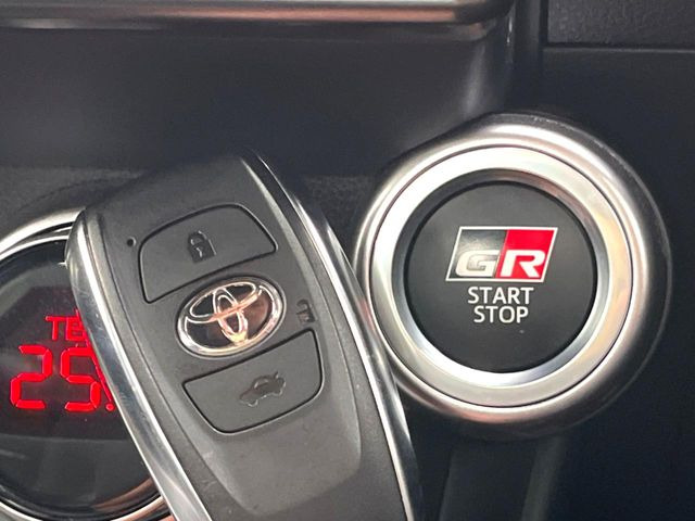 �y�X�}�[�g�L�[�z�J�o����|�P�b�g�ɓ��ꂽ�܂܂ł��h�A�̎{���E�������\�ȃX�}�[�g�L�[�𑕔��B�G���W���̃I���E�I�t�����J�M�����o���K�v����������Ƃ��Ă��֗��ł���