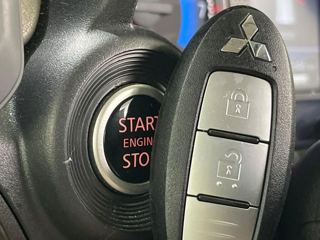 �y�I�y���[�V�����L�[�z�J�o����|�P�b�g�ɓ��ꂽ�܂܂ł��h�A�̎{���E�������\�ȃX�}�[�g�L�[�𑕔��B�G���W���̃I���E�I�t�����J�M�����o���K�v����������Ƃ��Ă��֗��ł���