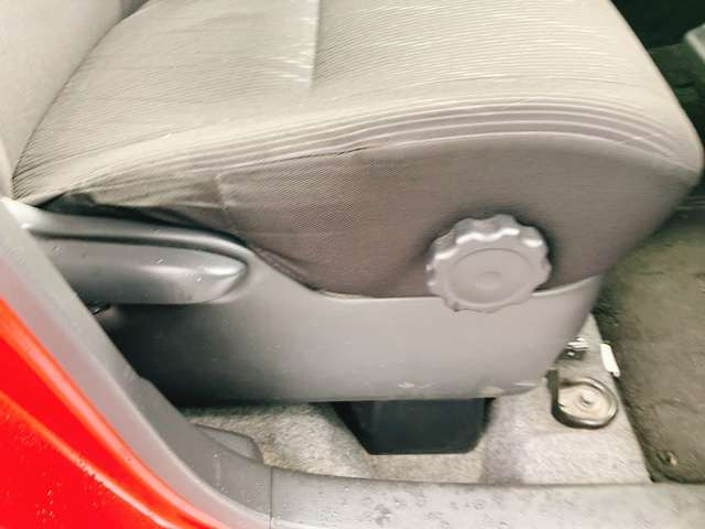 ���X�ł͌y�����Ԃ��畁�ʎԂ܂ŕ��L���I�[�����[�J�[�̎Ԏ�E�F�E�O���[�h��L�x�ɑ����Ă���܂��B