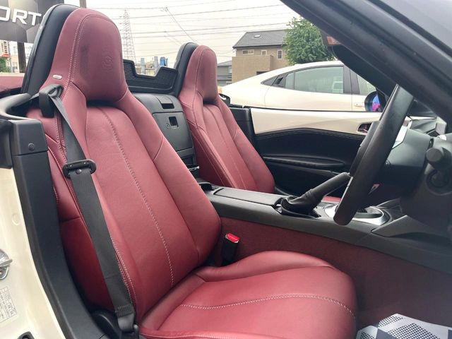 運転席シート廻りは使用感も少なく、良好な状態となっています。丁寧に使われていたことがよくわかりますね。