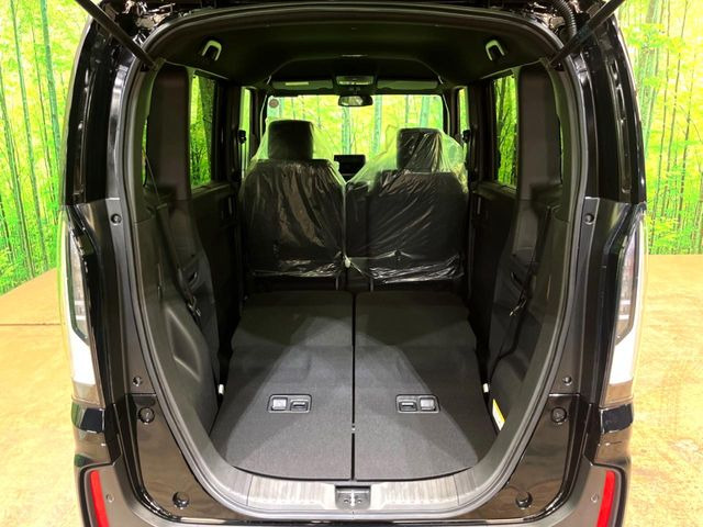 普段のお買い物や通勤、送迎等に十分な荷室スペースを確保しております。セカンドシートを倒すと、大きな荷物の積載も可能です♪