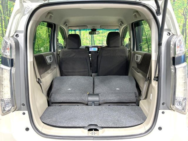 ���i�̂���������ʋ΁A���}���ɏ\���ȉ׎��X�y�[�X���m�ۂ��Ă���܂��B�Z�J���h�V�[�g��|���ƁA�傫�ȉו��̐ύڂ��\�ł���