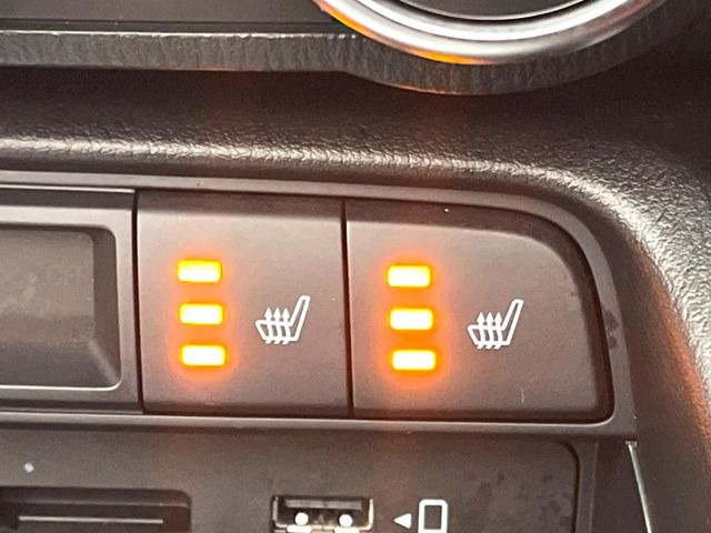 【シートヒーター】寒い日に重宝するシートヒーター!エアコンより早く温まってくれるので寒がりの人も安心ですね♪エアコンの温風は乾燥するから苦手、という方にもをおすすめです。